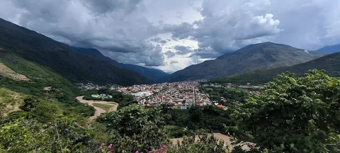 Quillabamba and its green river valley, Cusco